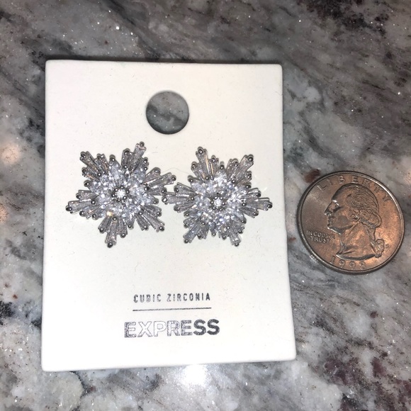 🤍 Express Cubic Zirconia Earrings BN - Picture 2 of 3